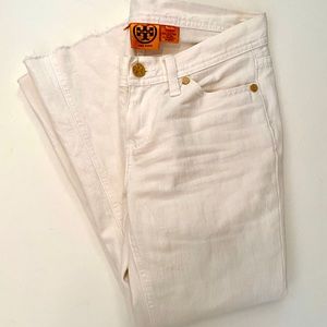 EUC MID-RISE TORI BURCH FRAYED HEM CAPRI